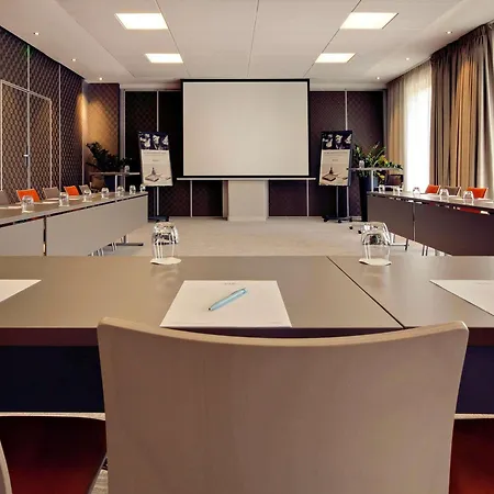 Отель Mercure Ferrand Centre Jaude 4*