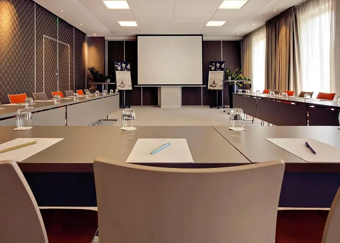 Отель Mercure Ferrand Centre Jaude 4*